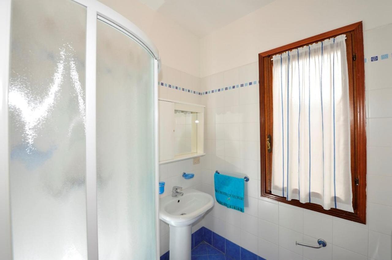 Amazing Villa With Private Garden In Bibione Bagian luar foto