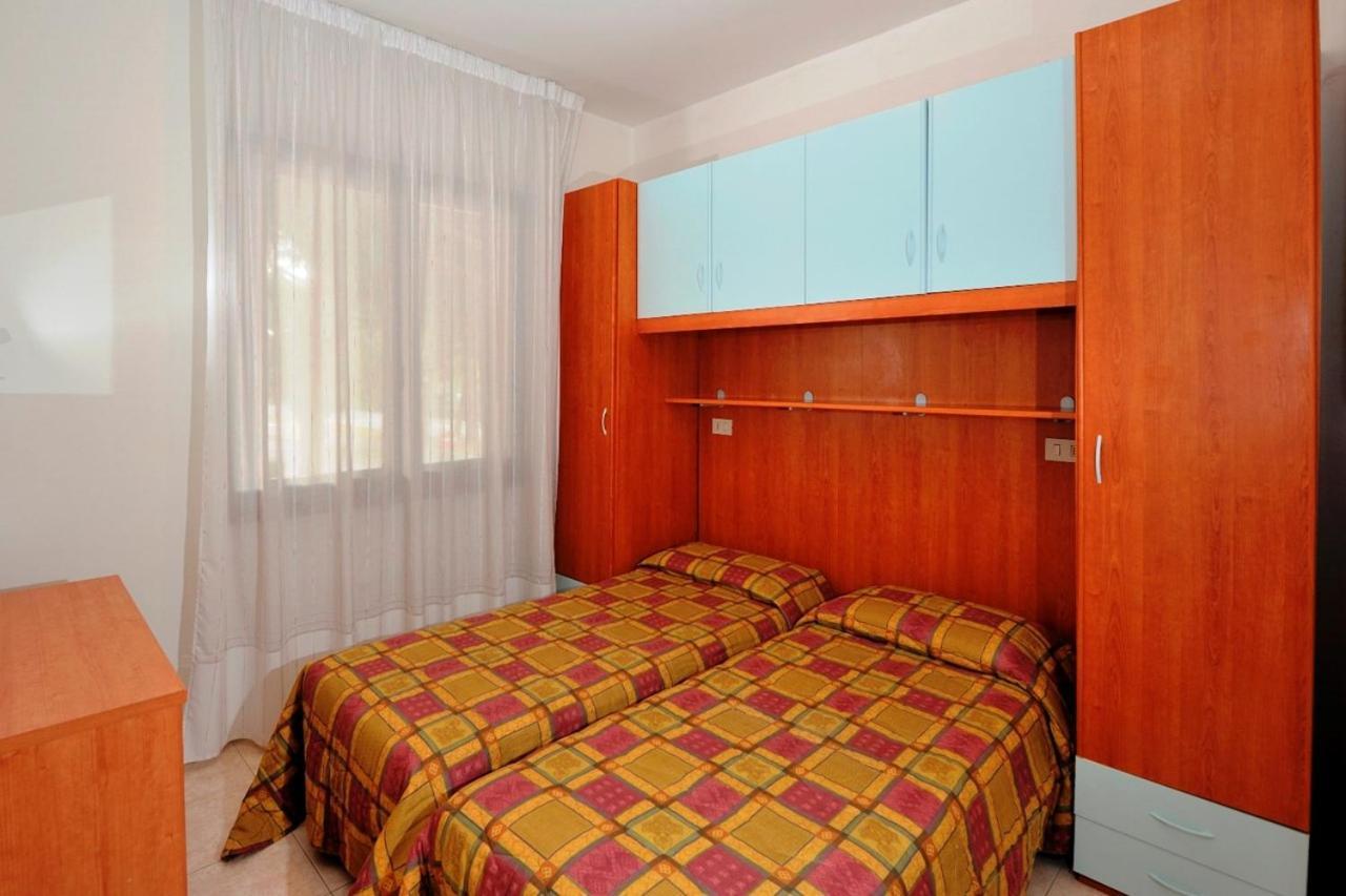 Amazing Villa With Private Garden In Bibione Bagian luar foto