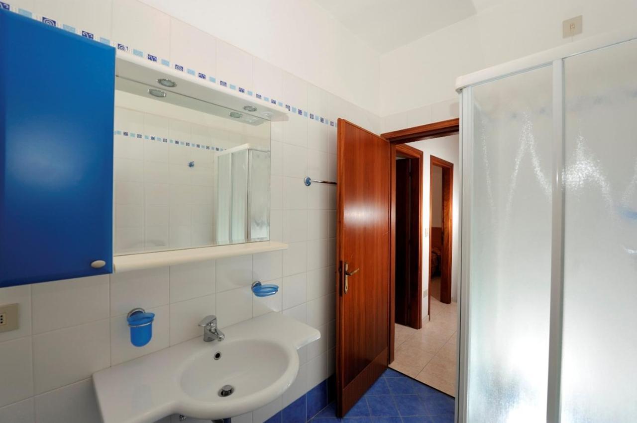 Amazing Villa With Private Garden In Bibione Bagian luar foto